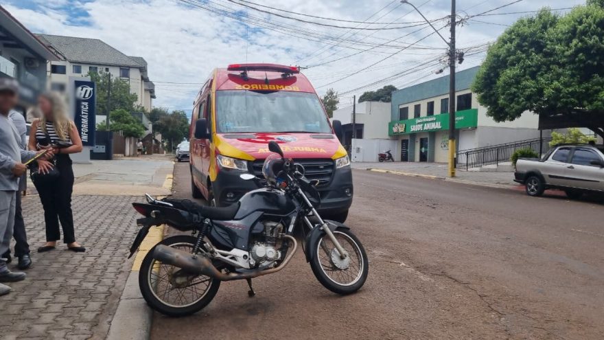 Honda CG e Civic batem no cruzamento das Ruas Pio XII e Vitória