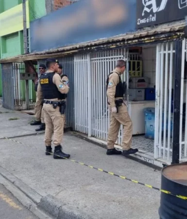 Imagem referente a Mulher tenta se esconder no banheiro mas é morta a tiros em distribuidora