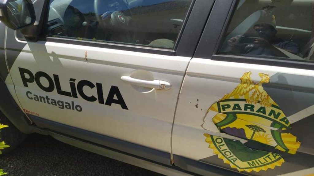 Homem de 47 anos é agredido com facão durante roubo de carro no Paraná