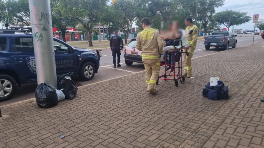 Jovem é atropelada na calçada por scooter elétrica ao sair de agência bancária