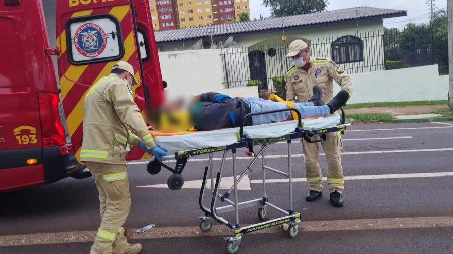 Rapaz fica ferido após acidente entre carro e moto na Av. Barão do Rio Branco