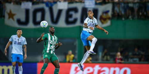 Brasileiro: Chapecoense e Grêmio ficam no empate de 1 a 1 Brasileiro: Chapecoense e Grêmio ficam no empate de 1 a 1