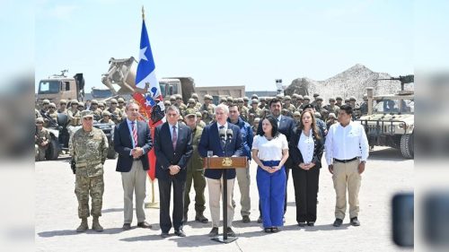 Chile inicia construção de muro na fronteira com Peru Chile inicia construção de muro na fronteira com Peru