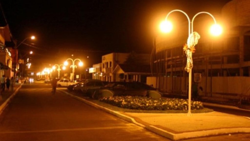 Adolescente é flagrado dirigindo e usando celular em Itapejara D’Oeste