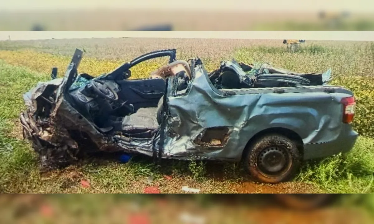 Montana fica destruída após colisão com caminhão e idoso é socorrido em estado grave Montana fica destruída após colisão com caminhão e idoso é socorrido em estado grave