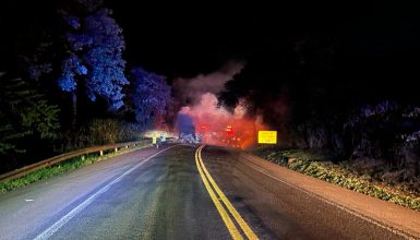 Imagem referente a Carro pega fogo após colisão com caminhão e motorista morre na BR-277 em Matelândia