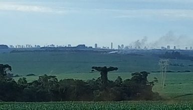 Imagem referente a Incêndio atinge área de lixo no Aterro Sanitário de Cascavel