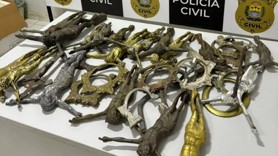 Homem é preso por furtar crucifixos e peças metálicas de cemitério