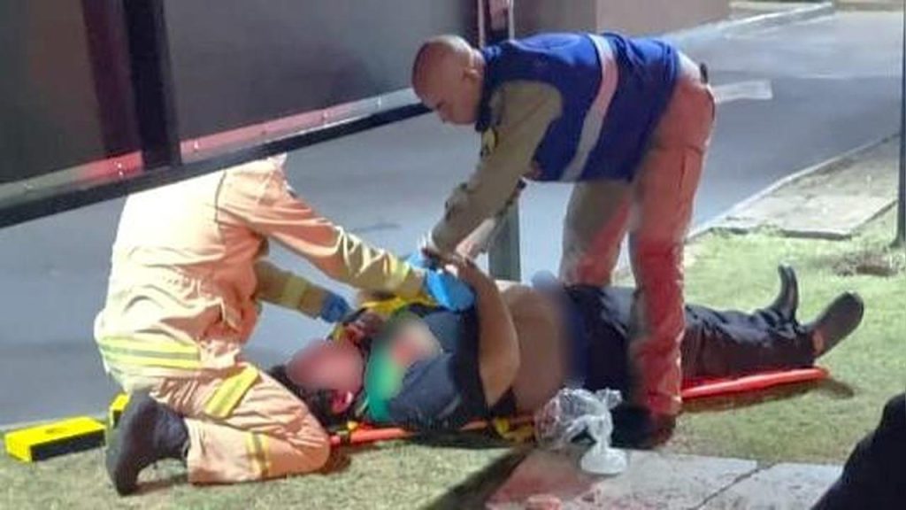 Tampa de concreto trincada cede e deixa trabalhador ferido no centro de Cascavel