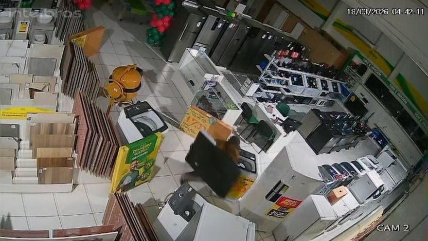 Furto é registrado por câmeras em loja no Bairro Floresta