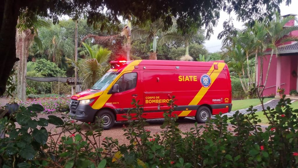 Mulher de 74 anos cai e recebe atendimento no local em Cascavel