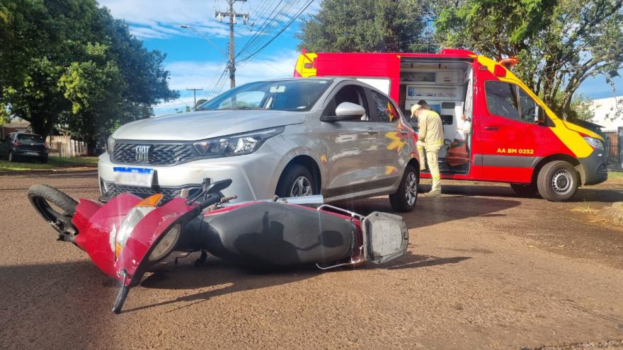 Acidente entre Biz e Argo deixa duas pessoas feridas no bairro Nova Cidade, em Cascavel