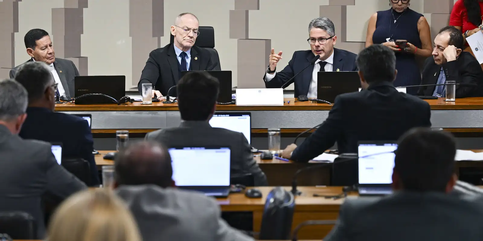 CPI do Crime aprova pedido para investigar beneficiários do Master CPI do Crime aprova pedido para investigar beneficiários do Master