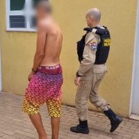 Imagem referente a Jovem de 22 anos é detido pela PM após agredir mulher e roubar veículo