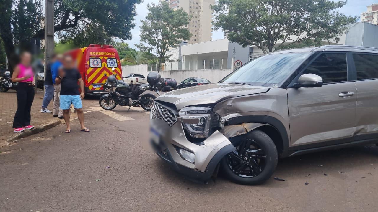 Motociclista fica ferido em acidente de trânsito no Centro Motociclista fica ferido em acidente de trânsito no Centro