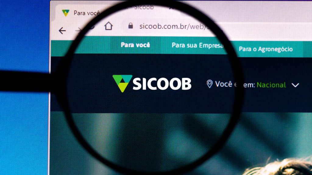 Você é cliente do Sicoob? Atrasar o pagamento do cartão pode virar uma dívida nova sem você saber