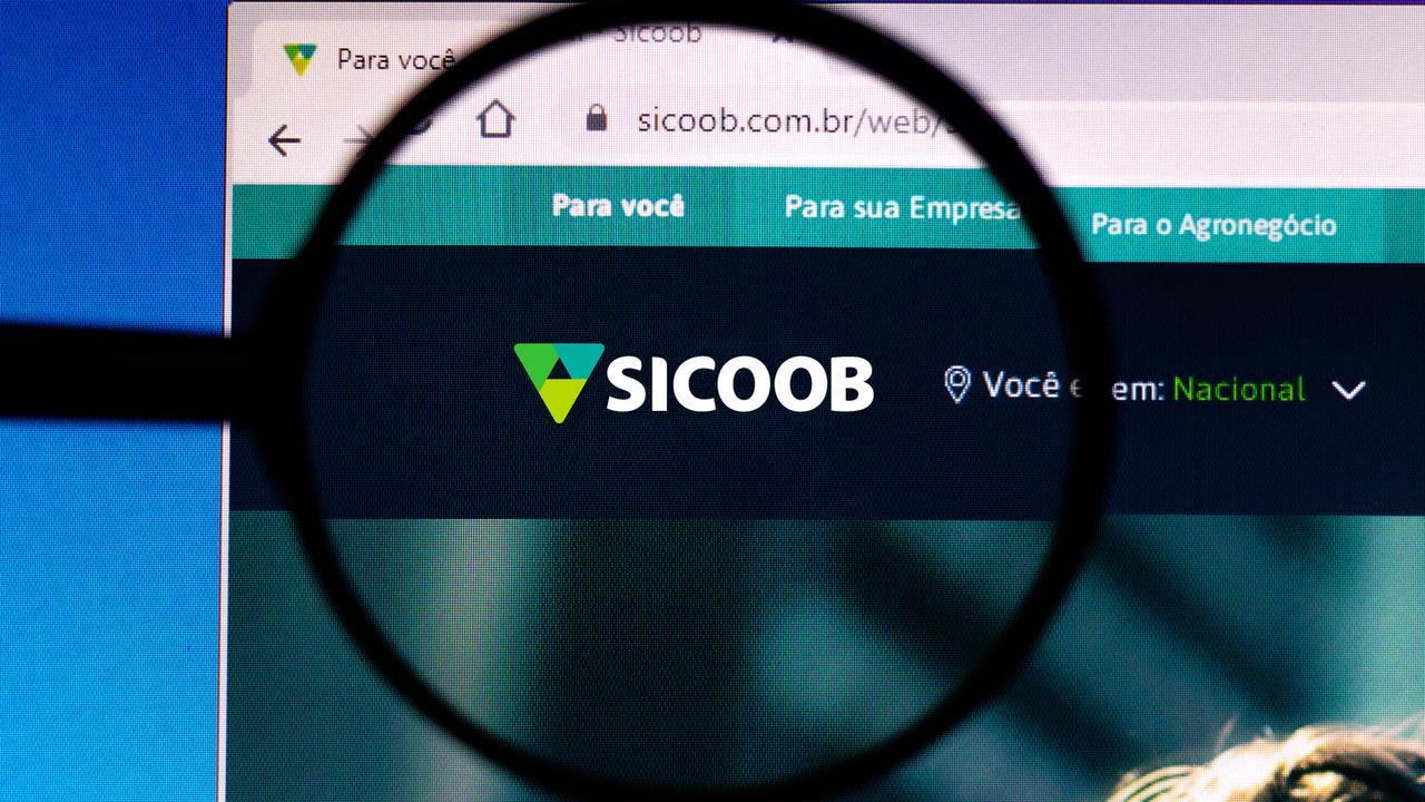 Imagem referente a Você é cliente do Sicoob? Atrasar o pagamento do cartão pode virar uma dívida nova sem você saber