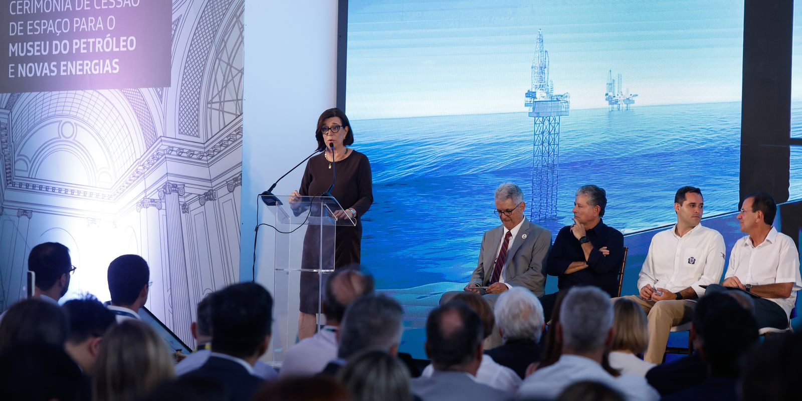 Petrobras suspendeu leilão de combustíveis para reavaliar estoques Petrobras suspendeu leilão de combustíveis para reavaliar estoques