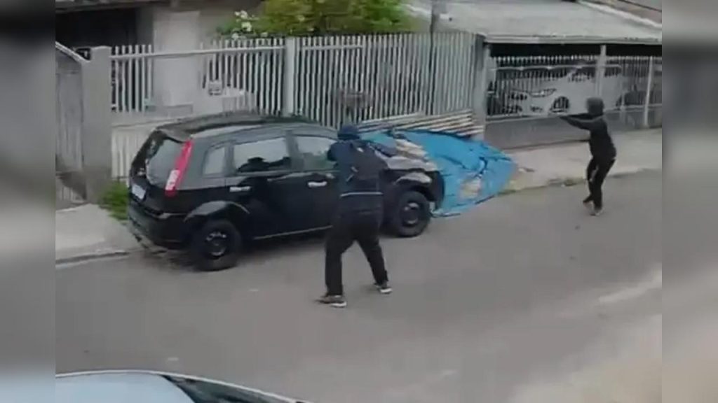Vídeo mostra execução de jovem que estava saindo da casa da namorada no PR