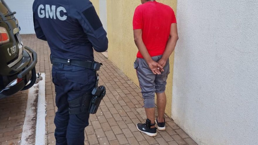 Monitorado por tornozeleira, homem é flagrado com drogas no Centro de Cascavel