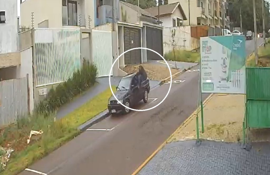 Vídeo mostra ação de criminoso em furto de Escort no Parque São Paulo; veículo foi recuperado