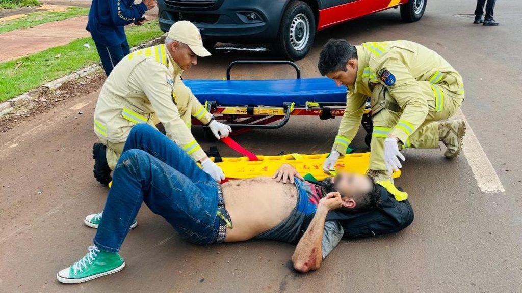 Motociclista fica ferido após acidente no cruzamento da Vila C