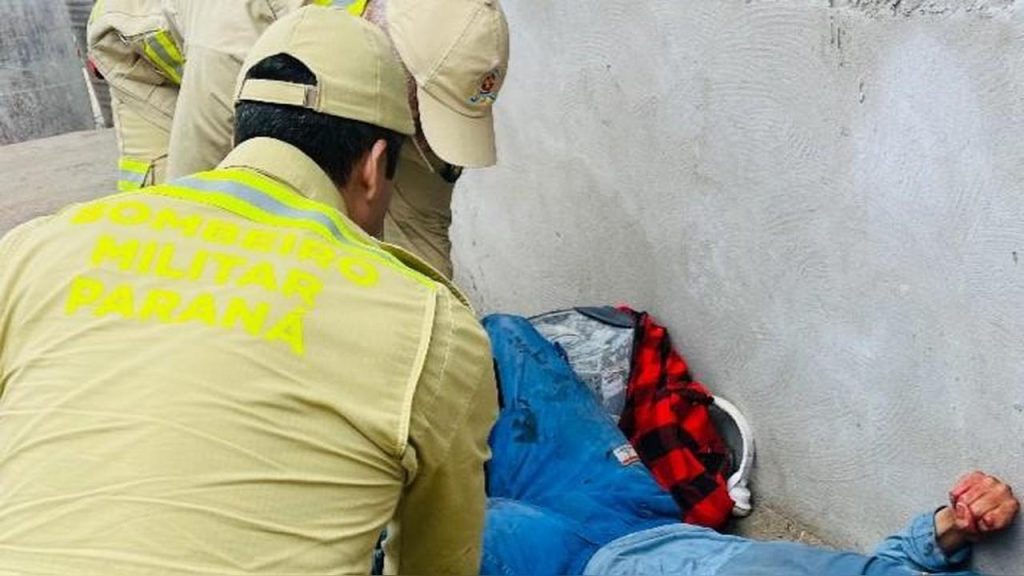 Homem se fere com máquina durante trabalho em telhado e é levado ao hospital