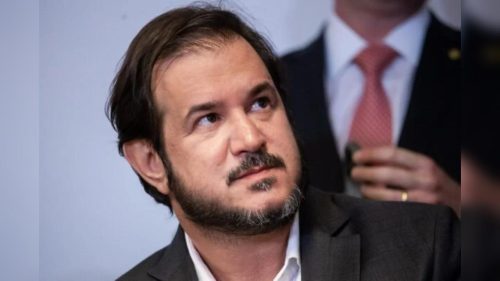 Rueda admite que advogou para o Master após negar relação com Vorcaro