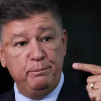 Imagem referente a Dino dá 5 dias para senador explicar repasse de emendas à Lagoinha