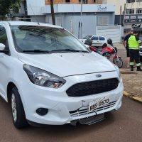Imagem referente a Ford Ka e moto se envolvem em colisão no Centro e mulher fica ferida