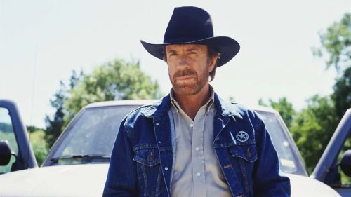 Chuck Norris é hospitalizado após emergência médica no Havaí Chuck Norris é hospitalizado após emergência médica no Havaí