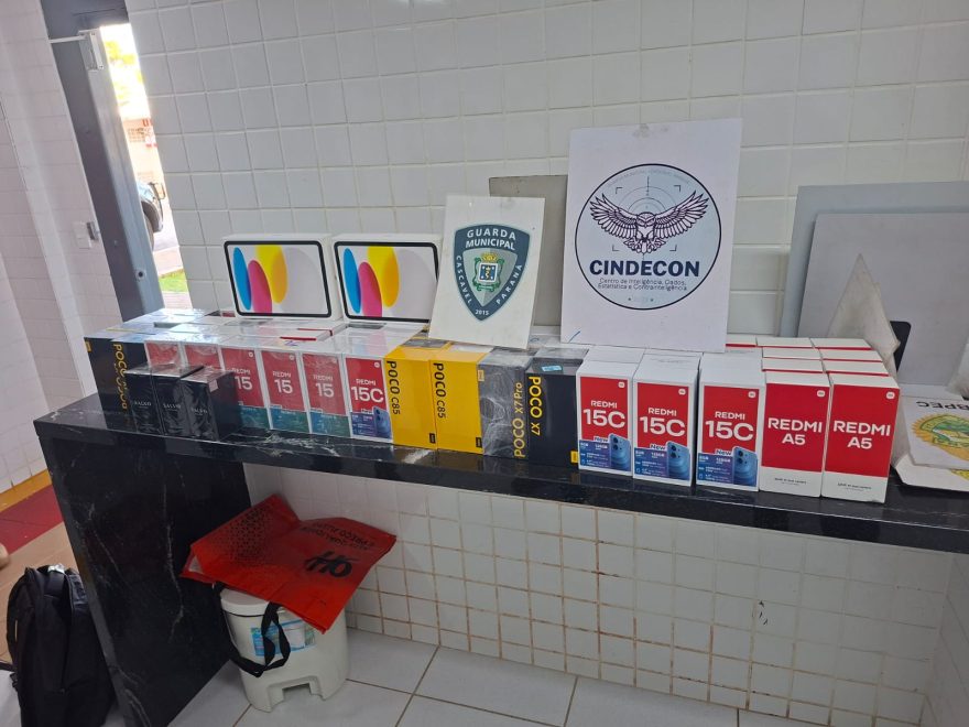 Mulher é interceptada com 68 celulares, iPads e perfumes em esquema de descaminho na Rodoviária de Cascavel