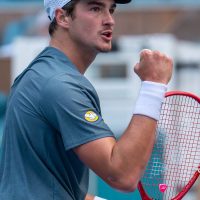Imagem referente a João Fonseca vence estreia em Miami e terá Alcaraz na 2ª rodada