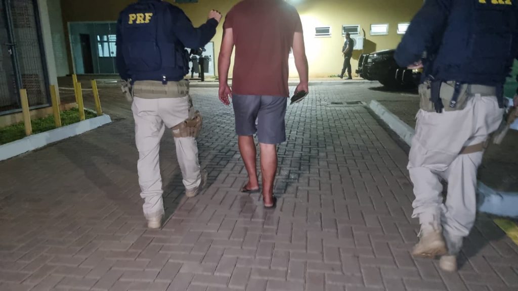 Motorista de carreta é levado à delegacia após acidente na BR-277 em Cascavel