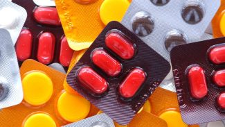 Cmed multa distribuidoras de medicamentos e defende regulamentação