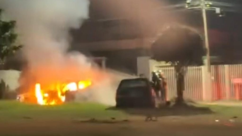 Novas imagens revelam carro em chamas após acidente fatal em Cascavel