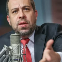 Imagem referente a “Negociamos com os caminhoneiros”, diz Boulos sobre greve da categoria