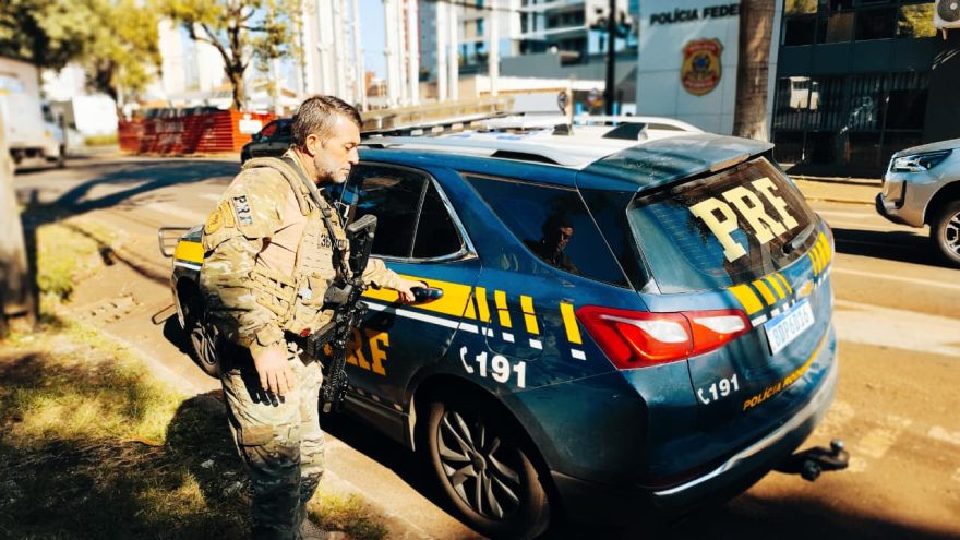 Com arma e cocaína, homem é preso pela Polícia Rodoviária Federal