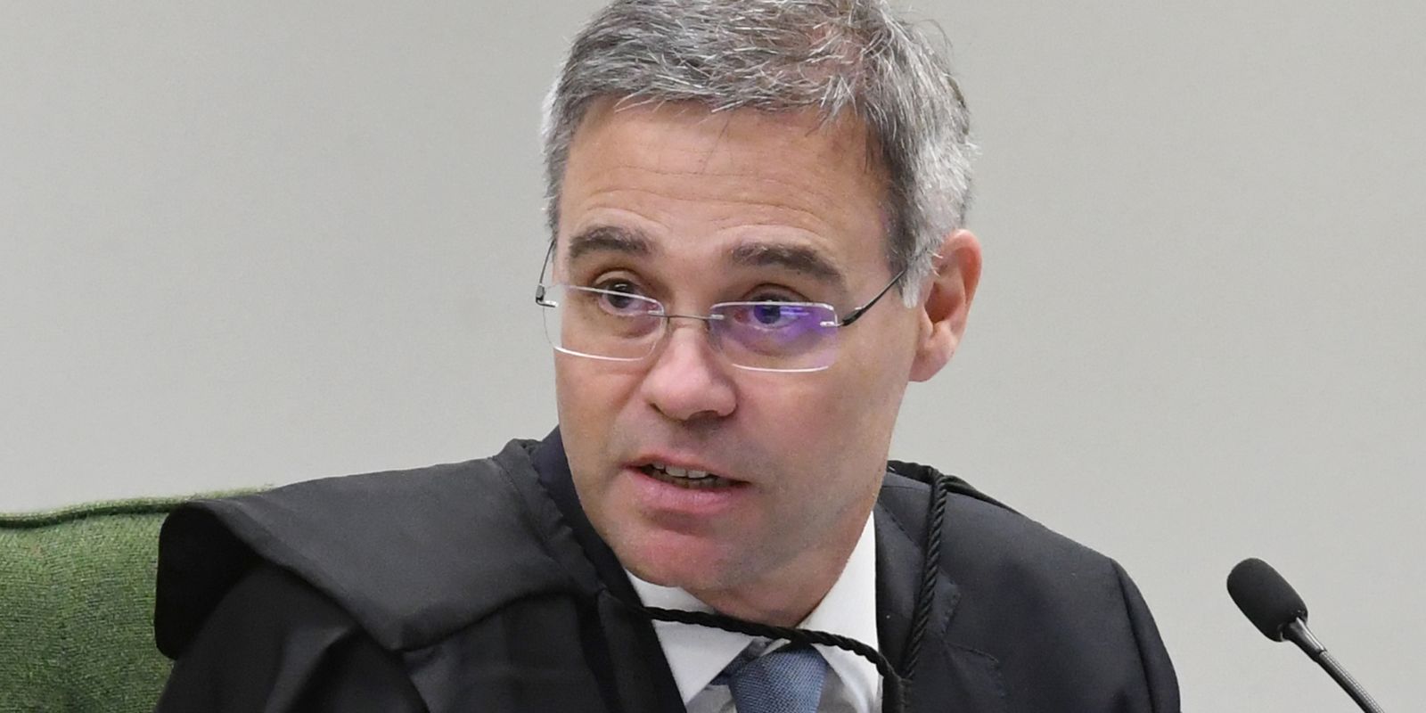 Mendonça diz que juiz não é estrela e deve assumir responsabilidades Mendonça diz que juiz não é estrela e deve assumir responsabilidades