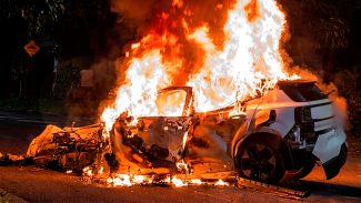 Volvo EX30 envolvido em acidente com morte tem histórico de recall por risco de incêndio