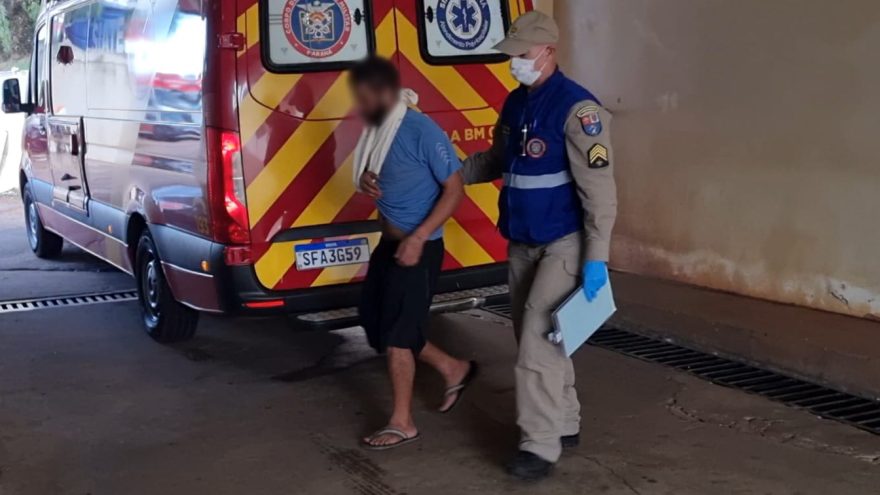 Homem sofre fratura após apanhar de “amigos” no Centro de Cascavel