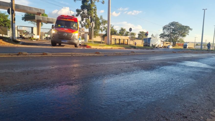 Irmãos sofrem queda de moto ao passarem por mancha de óleo na PR-180, em Cascavel