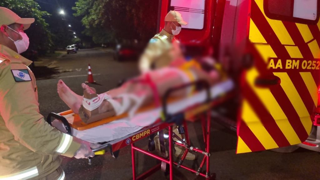 Polo colide em moto com duas mulheres e foge sem prestar socorro; vítima teve lesões graves