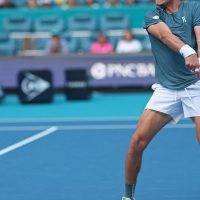 Imagem referente a João Fonseca luta, mas é superado pelo espanhol Carlos Alcaraz