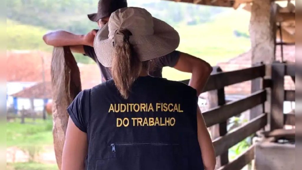 Ministério do Trabalho resgata 12 funcionários de fazenda em condições análogas à escravidão em MT