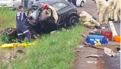 Grave acidente entre carro e caminhão deixa motorista em estado crítico na PR-180 Imagem referente a Grave acidente entre carro e caminhão deixa motorista em estado crítico na PR-180