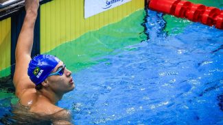 Arthur Xavier é prata nos 100m costas em competição em Barcelona