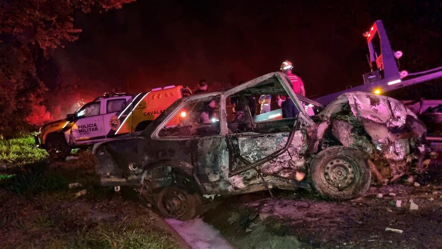 Viatura da Polícia Militar se envolve em grave acidente com Verona na BR-277, em Cascavel