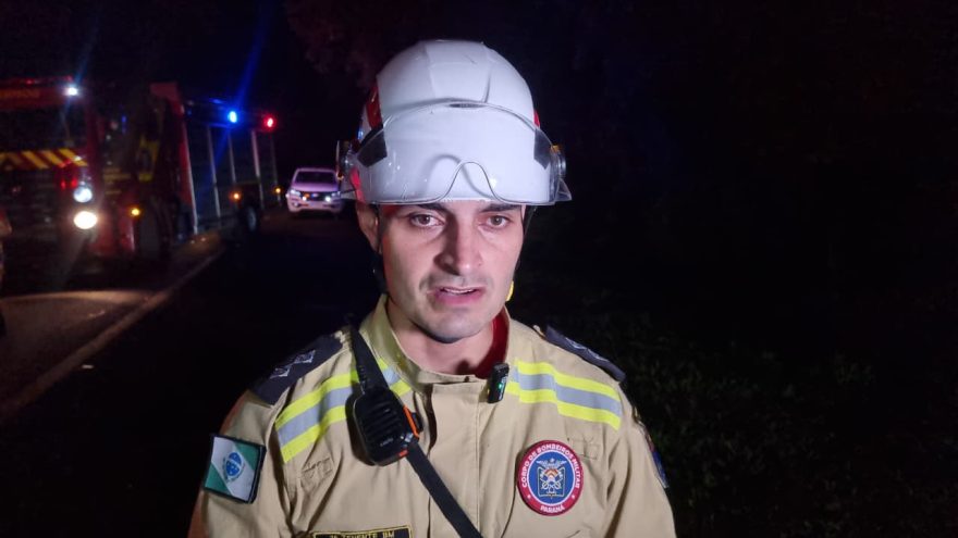 Policiais, mesmo feridos, auxiliaram vítimas do Verona a saírem do carro que pegou fogo