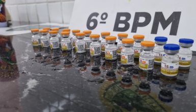 Trapalhadas em série: dupla pega carona com policial de folga e esquece emagrecedores contrabandeados no carro Imagem referente a Trapalhadas em série: dupla pega carona com policial de folga e esquece emagrecedores contrabandeados no carro